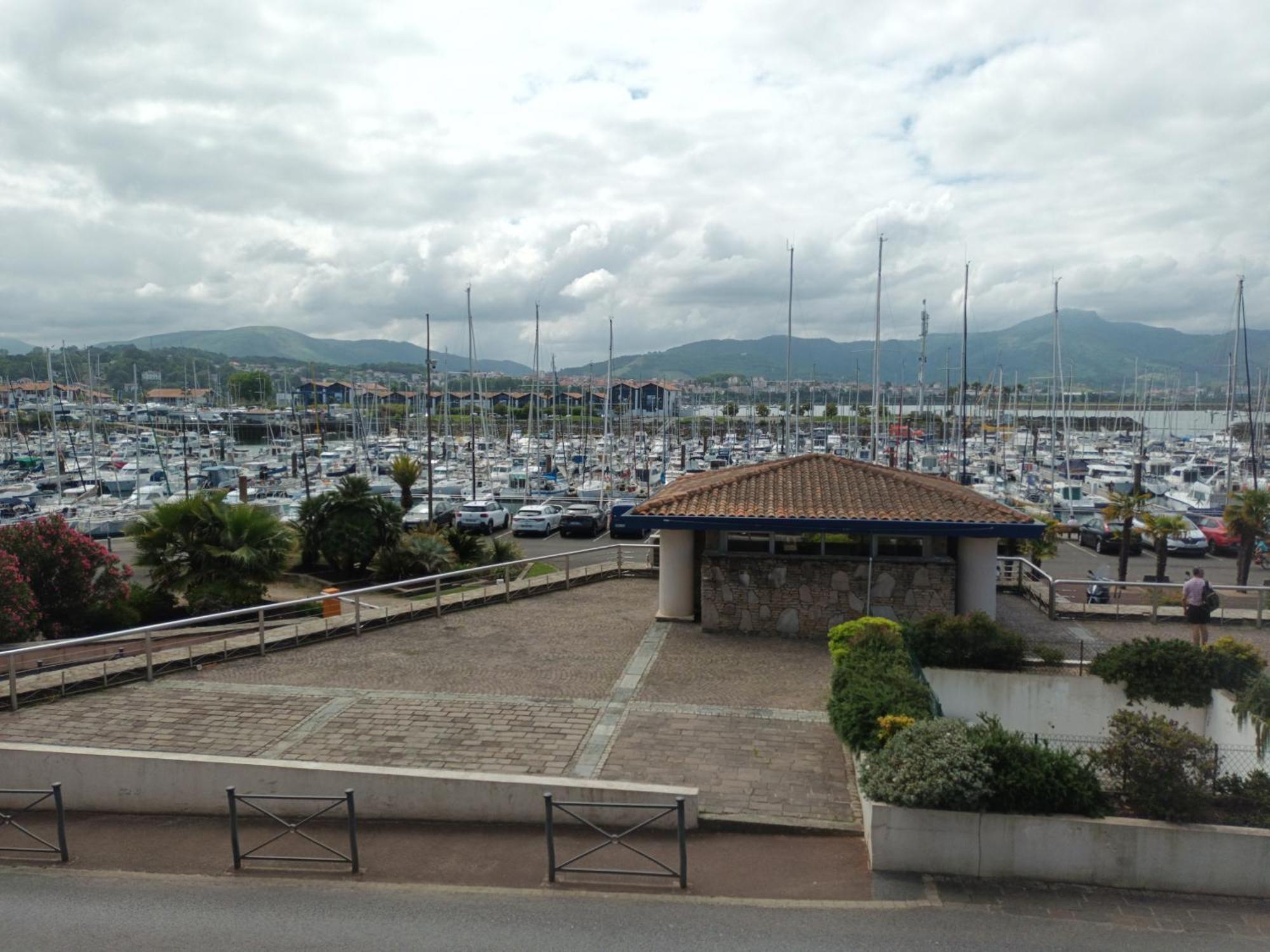 Spacieux T2 A Hendaye Avec Parking A Deux Pas De La Plage - Fr-1-239-794 Εξωτερικό φωτογραφία